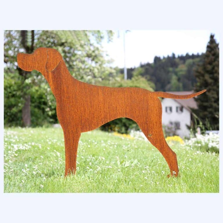 Pointer als Rostfigur im Rasen eingesteckt